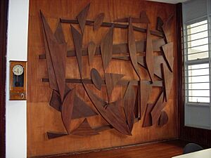 Archivo:UCV 2015-381 Mural en relieve de Francisco Narváez, 1956