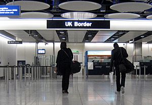 Archivo:UK Border, Heathrow