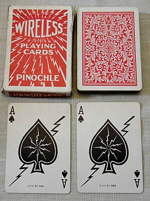 Archivo:Vintage Deck of "Wireless" Brand Pinochle Playing Cars (12758022045)