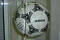 Adidas Questra USA 1994 Official ball