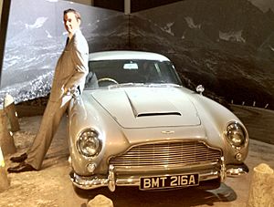 Aston Martin DB5, James Bond 01.jpg