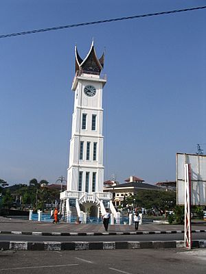 Archivo:Bukittinggi Torre del Reloj