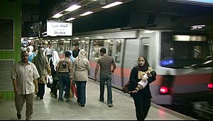 Archivo:Cairo Metro Sadat plathome