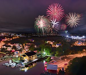 Archivo:Canada Day's Fireworks in Quidi Vidi, St. John's, Newfoundland