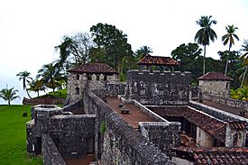 Archivo:Castillo de San Felipe, Rio Dulce, Guatemala