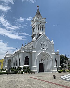 Archivo:Catedral San Pedro de Macoris 04 2019 4325