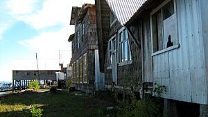 Archivo:Chiloé 2009 Mechuque City (3218488361)