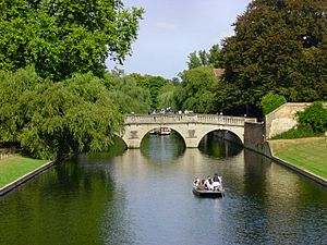 Archivo:Clare Bridge 2003