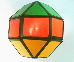 Archivo:Combination puzzle Rhombicuboctahedron Rubik