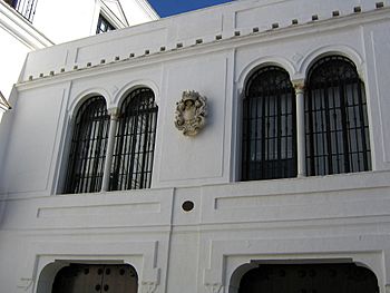 Archivo:Detalle de la fachada del Palacio del Duque de Medina Sidonia-Sanlúcar de Barrameda