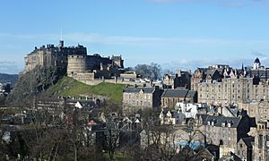 Archivo:Edinburgh Castle from the south east