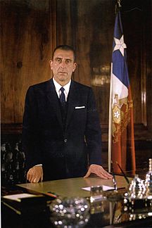 Archivo:Eduardo Frei Montalva en su escritorio de La Moneda