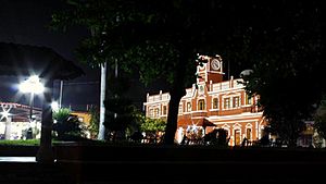 Archivo:El Palacio de noche.