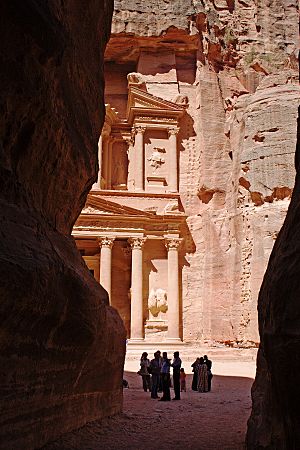 Archivo:Exiting the Siq Petra