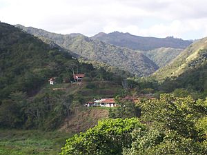 Archivo:Finca de uso vacacional, y sitio de cría de caballos, La Enea, en la subcuenca Maitana