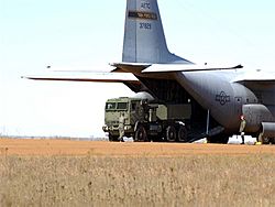 Archivo:HIMARS rolls off a C-130