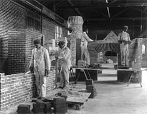 Archivo:Hampton Institute - bricklaying