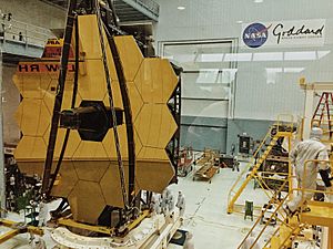 Archivo:James Webb Space Telescope Revealed (26764527611)