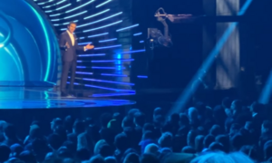 Archivo:Josef Fares presenting Game of the Year, The Game Awards 2022 (cropped)