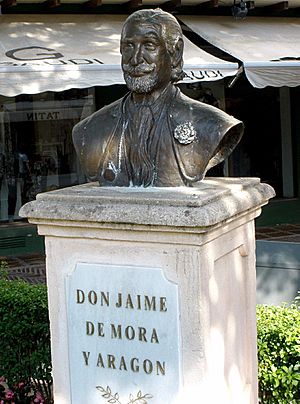 Marbella - Plaza de la Victoria, busto de Don Jaime de Mora y Aragón.jpg