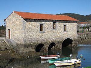 Archivo:Molino de mareas en Argonos (Cantabria, Spain)
