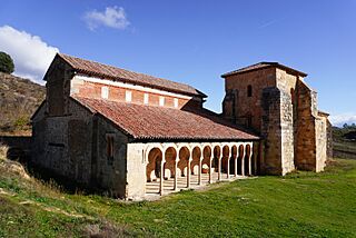 Monasterio mozárabe de San Miguel de Escalada.jpg