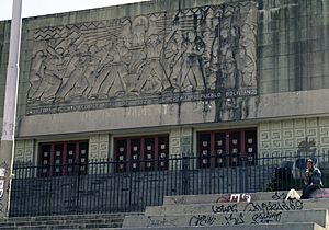 Archivo:Museum of National Revolution Bas Relief