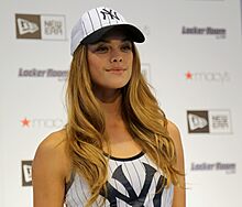 New Era brand ambassador Nina Agdal (26428040665).jpg