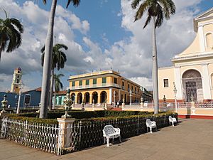 Archivo:Plaza Mayor de Trinidad