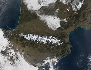 Archivo:Pyrenees Mountains view from satellite