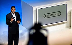 Archivo:Reggie Fils-Aimé, en la conferencia de Nintendo del E3 2009