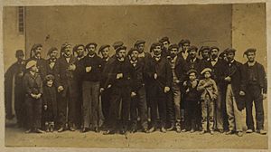 Archivo:Retrato colectivo del grupo de presos de la sublevación carlista de 1869
