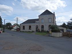 Saint-Mars-de-Locquenay mairie.JPG