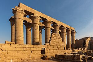 Archivo:Templo de Luxor, Luxor, Egipto, 2022-04-01, DD 22