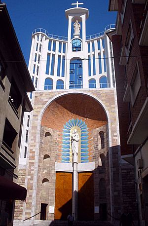 Archivo:Torrelavega - Iglesia de la Virgen Grande 04