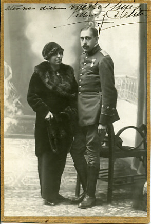 Víctor Martínez Simancas y su mujer Adela
