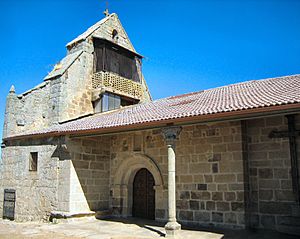 Archivo:Villamor-Iglesia-Entrada