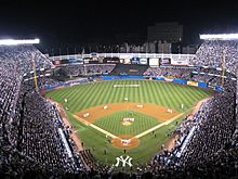 Archivo:Yankee Stadium before final game from upper deck 9-21-08