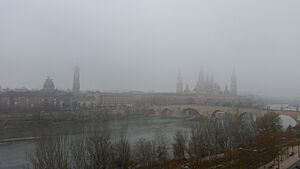 Archivo:Zaragoza - Niebla