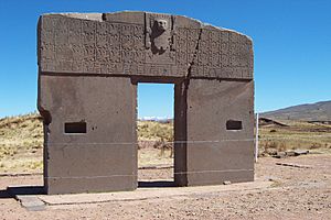 Archivo:Zonnepoort tiwanaku