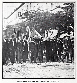 Archivo:1907-08-03, Blanco y Negro, Entierro del señor Benot