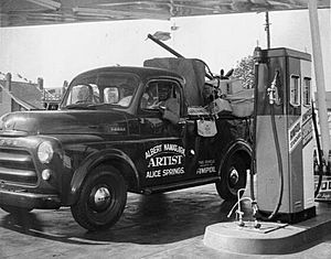 Archivo:Albert Namatjira refuelling for a trip to Alice Springs