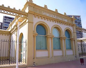 Archivo:Alicante - Sala Municipal de Exposiciones 'Lonja del Pescado' 4