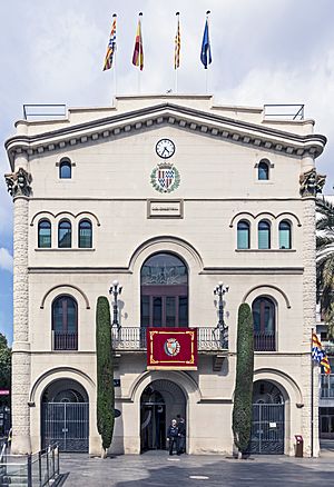 Archivo:Badalona - Casa Consistorial - Ajuntament - Francisco de Paula del Villar y Lozano - Facade