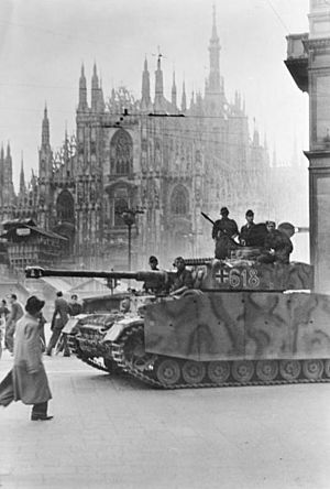 Archivo:Bundesarchiv Bild 183-J15480, Mailand, Besetzung durch SS- Leibstandarte "Adolf Hitler"