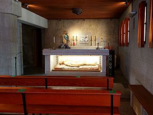 Archivo:Capilla Cristo Yacente (Nuevo Templo de Sanxenxo)
