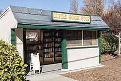 Clyde Book Stop in Clyde, California, US.jpg