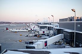 Delta - Concourse C @ MSP Airport (8486514293).jpg