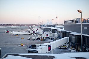 Archivo:Delta - Concourse C @ MSP Airport (8486514293)