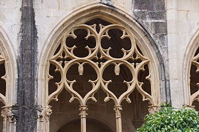 Detall finestre claustre 4